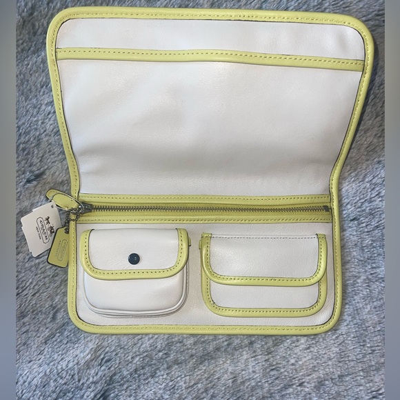 Coach Clutch - Picture 2 of 9